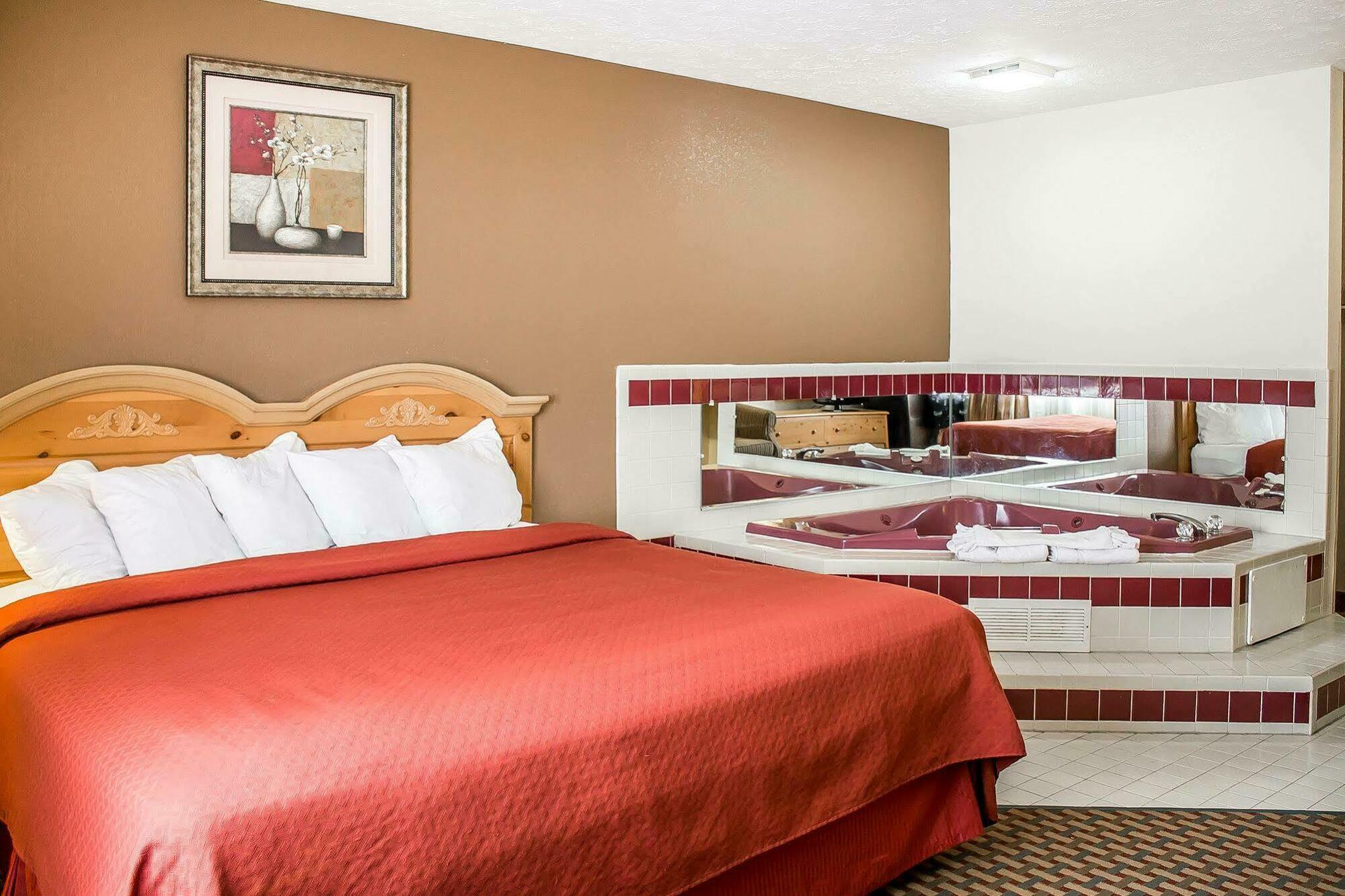Quality Inn Elyria Exterior photo
